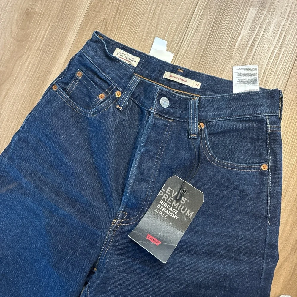 Levis premium Blue Jeans - Picture 3 of 5